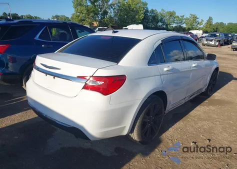 2012 Chrysler 200 Touring z USA, uszkodzony, nr VIN 1C3CCBBB2CN131747